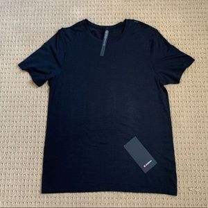 Lululemon Men’s Shirt Size L